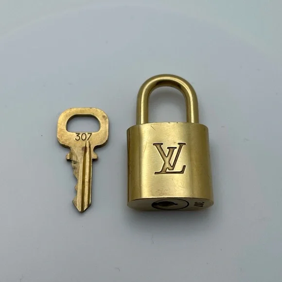 ✨LOUIS VUITTON ✨ Authentic Lock and Key #307 - Picture 2 of 7
